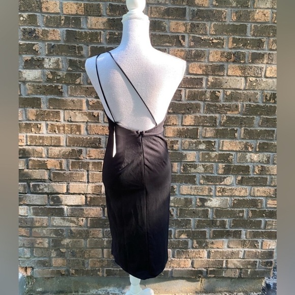 NWT Hello Molly Taking it Back One Shoulder Dress Black M Wedding Guest Formal - Picture 5 of 6